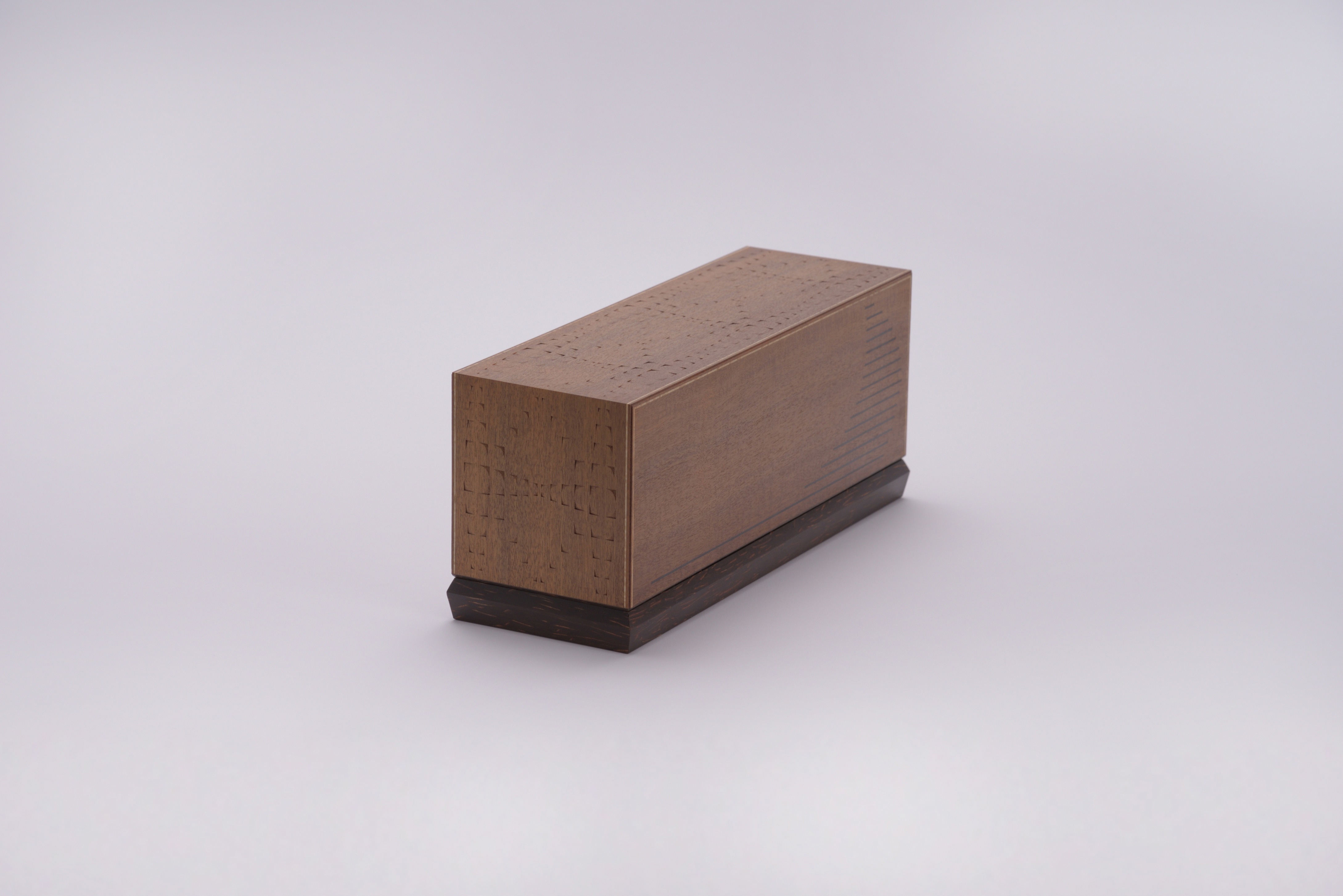 菩提樹造彫装箱