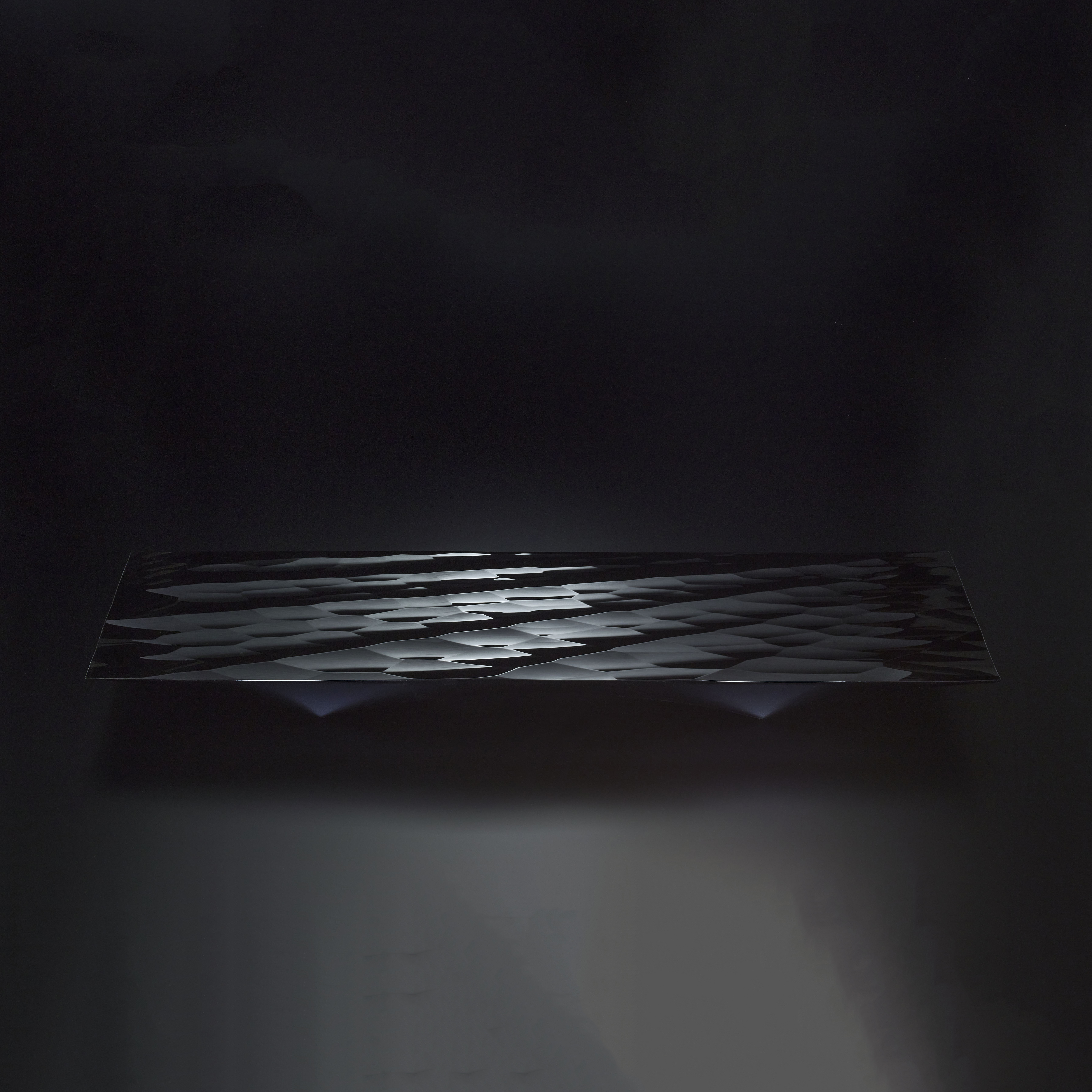 切錆飾卓「夜の海に」2020