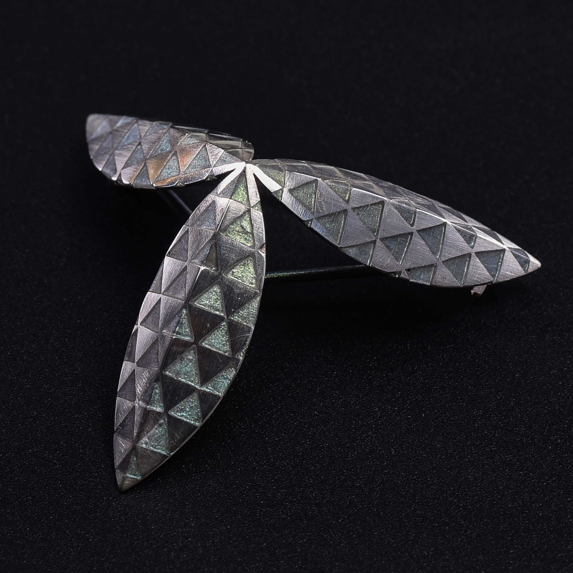 Iridescence -Three scales-